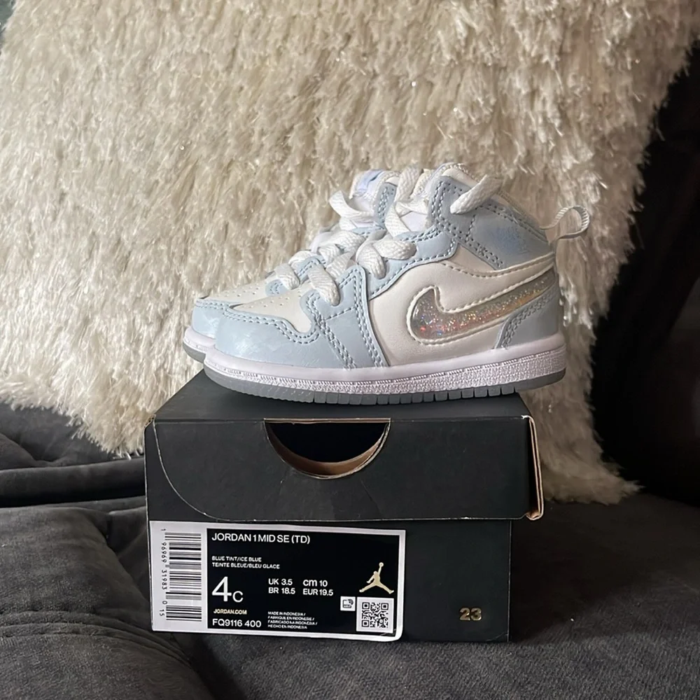 Jordan 1 Mid - Picture 1 of 6